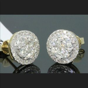 Stunning 1.10 carat 10k gold diamond earrings!
